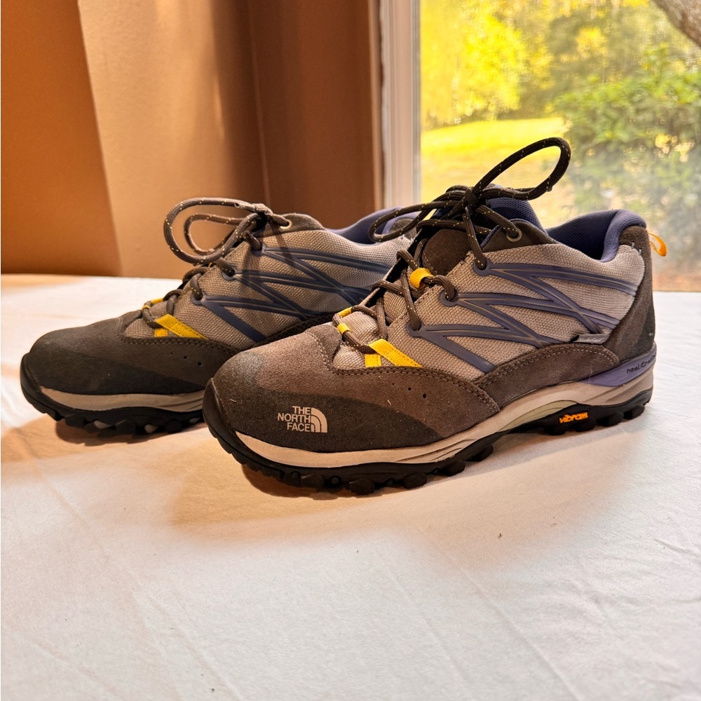 The North Face Heel Cradle PRO Hiking Shoes Vibram sole Size 8.5